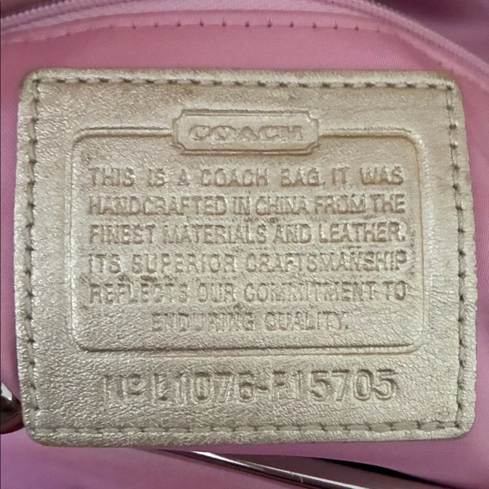 Large Coach Signature Tote w/Kisslock - Picture 5 of 12